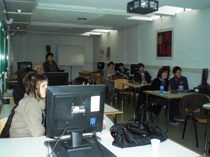 clase en el aula de formacin de la biblioteca