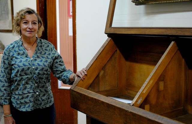 La profesora Gema Navarro Goig, comisaria de la exposicin
