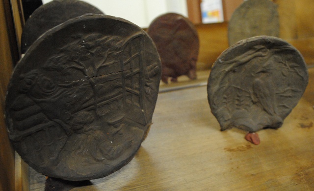Izda.: Anverso y reverso en plastilina y cera de la medalla de las Descalzas Reales. Dcha.: Anverso y reverso en plastilina y cera de la medalla de Fundacin Albniz. Premio de piano. 