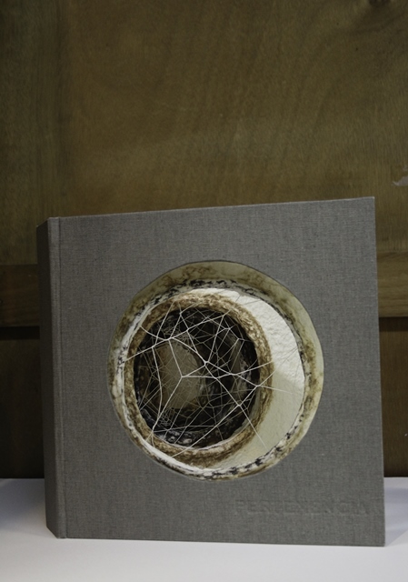SILVIA CONTE MAC DONELL. Pertenencia, 2019  Tejido hecho a mano con hilos de algodn y papel hecho a mano. 22 cm x 21,5 cm x 4,5 cm. Libro nico