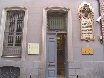 Entrada a la Biblioteca